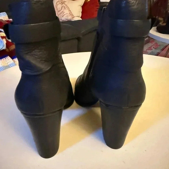 Vince Camuto Faythe Black Leather Ankle Boots Booties Womens 9 M Heeled Zip Up - Picture 4 of 5